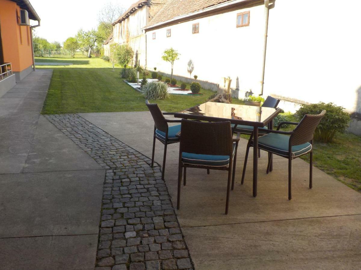 Apartmani Baotic Zupanja Exteriör bild